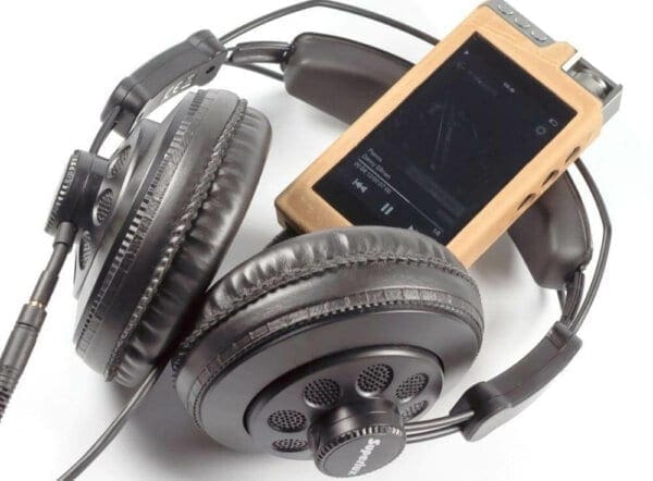 Superlux HD668B - доступные мониторные наушники с отменным звуком